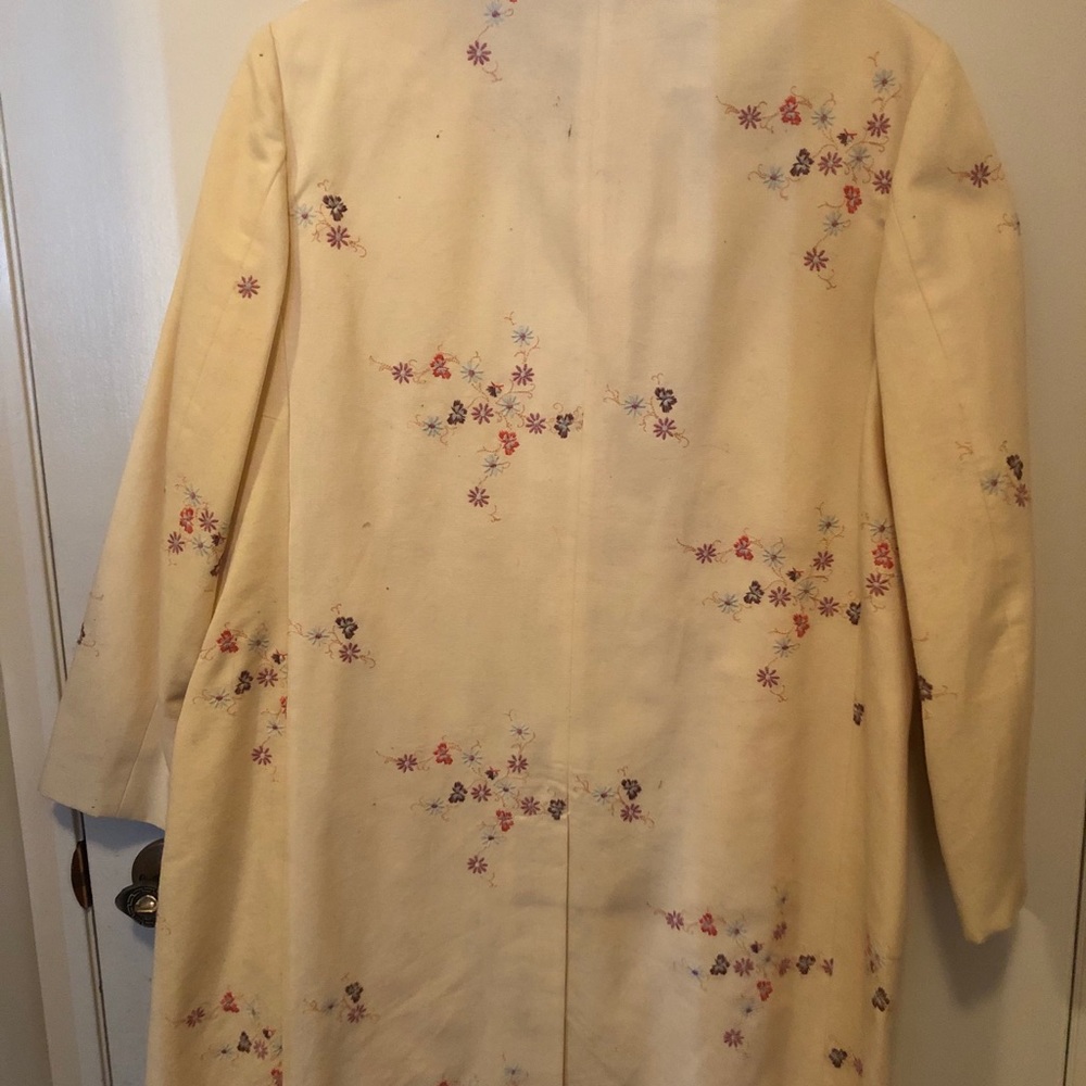 Woman’s Spring/Easter Coat - Picture 2 of 2